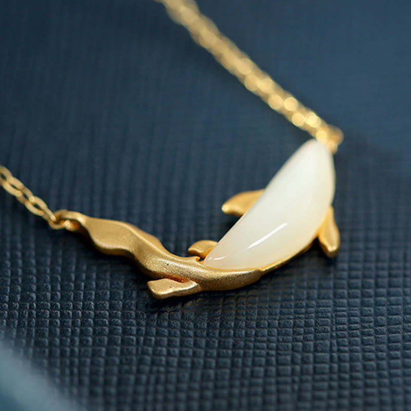 Colgante de collar de la suerte del delfín de jade blanco de plata de ley 925 con Buddha Stones