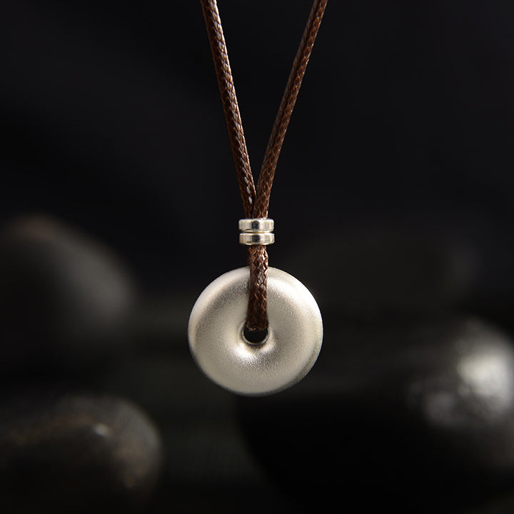 Colgante de collar de protección con hebilla de paz redonda de plata de ley 999 con Buddha Stones