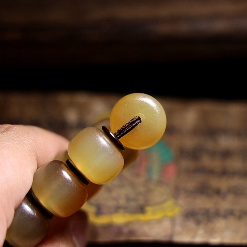 Pulsera auspiciosa hecha a mano con Buddha Stones , cuerno de oveja tibetano, Om Mani Padme Hum