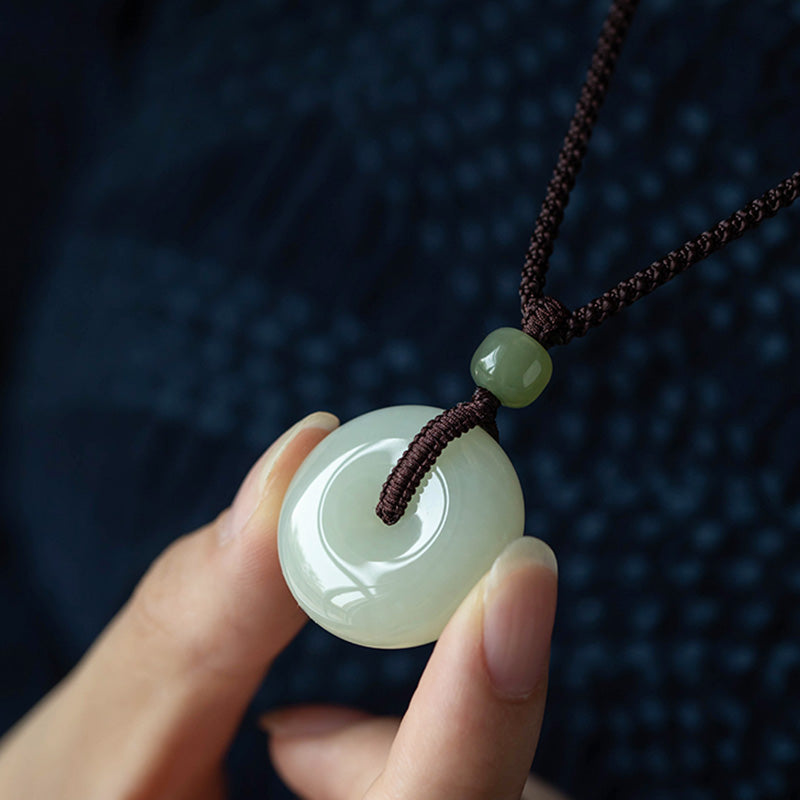 Colgante de collar de prosperidad de suerte con hebilla de paz de jade redondo natural