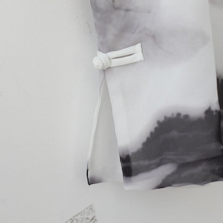 Camisa de Media Manga con Pintura de Tinta de Paisaje de Montaña y Botones de Rana para Hombre de Buddha Stones