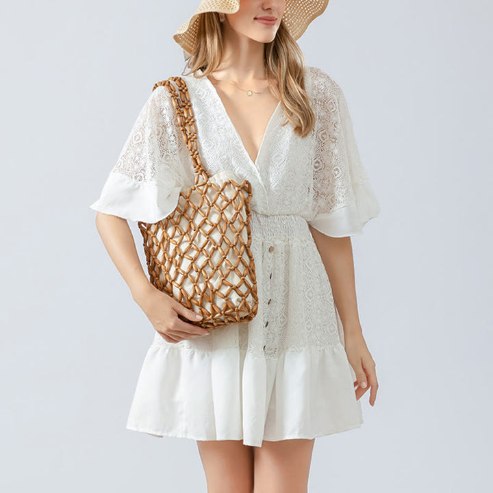 Una bolsa de hombro con cuentas de madera tejidas a mano con piedras de Buda.