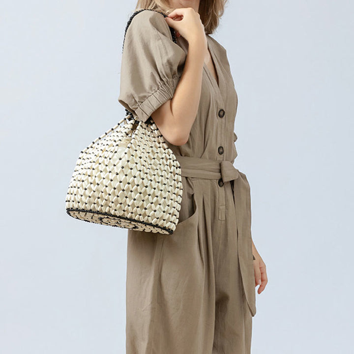 Bolso de hombro de cuentas de madera tejidas a mano con piedras de Buda