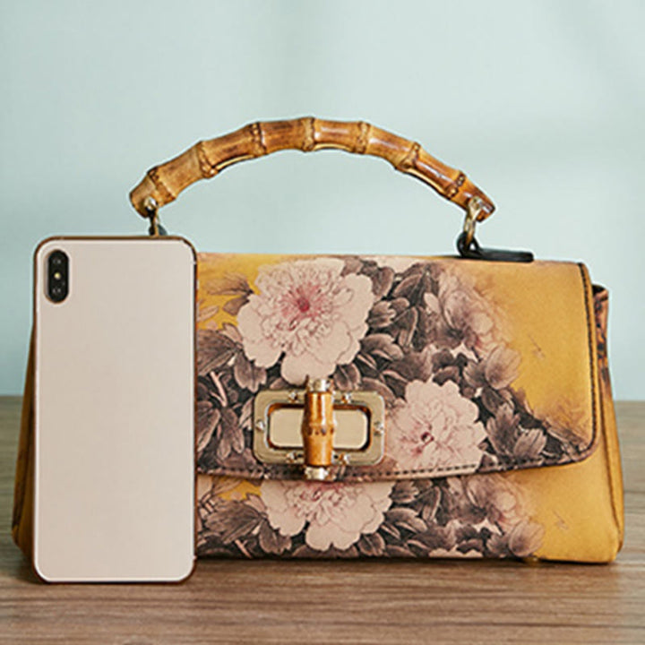 Bolso de mano cruzado con cadena de metal y asa de bambú con patrón de flores y piedras de Buda
