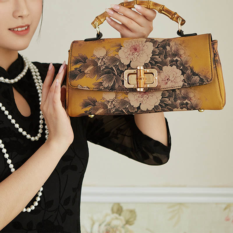 Bolso de mano cruzado con cadena de metal y asa de bambú con patrón de flores y piedras de Buda