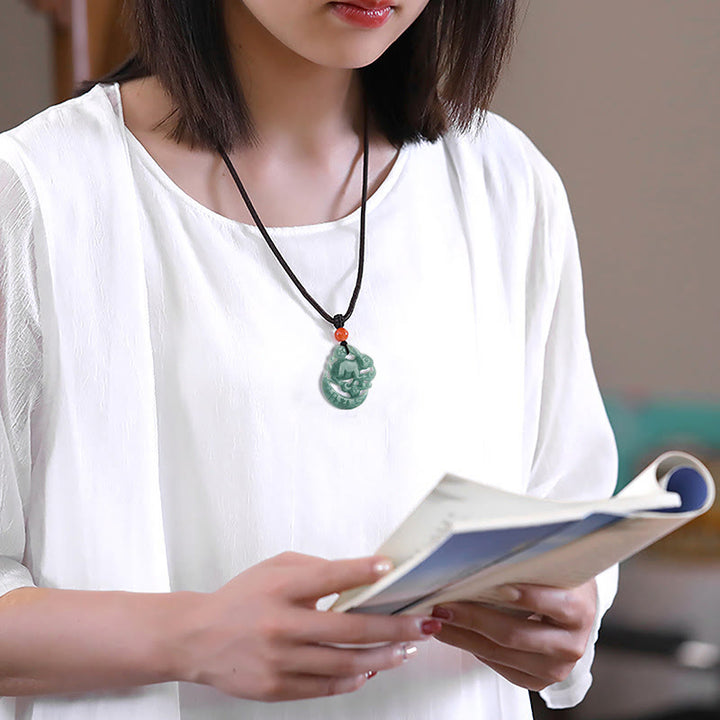 Año del Conejo Jade Suerte Luna Creciente Collar Colgante