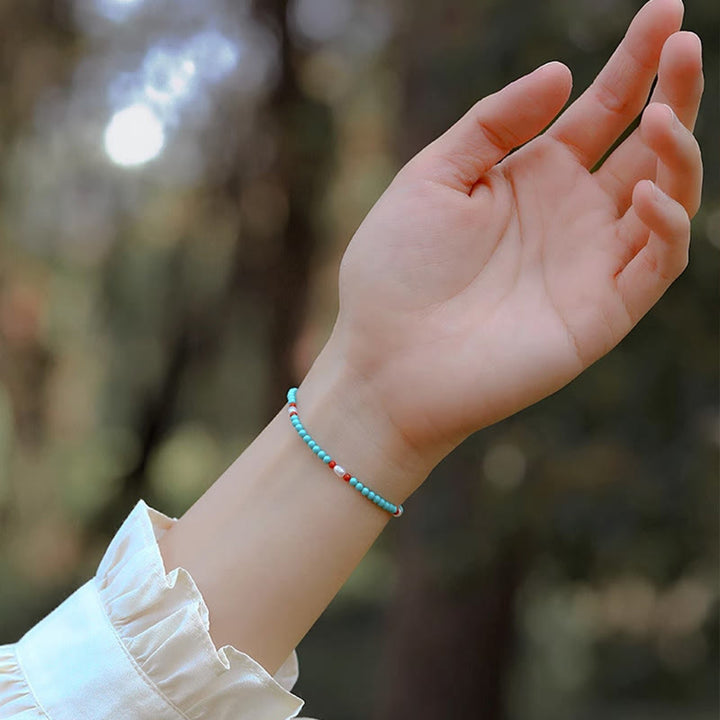 Pulsera de protección de pequeñas cuentas de piedras de Buda con turquesa, ágata roja y perla