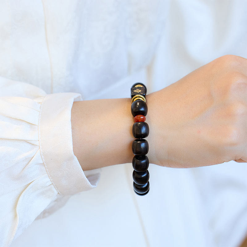 Pulsera de calma grabada en madera de ébano con nubes auspiciosas y Buddha Stones