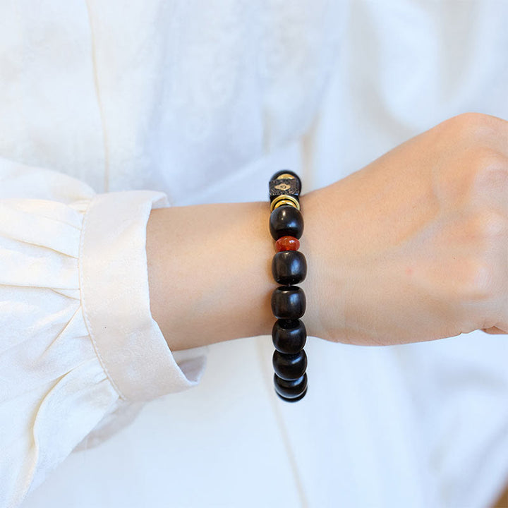 Pulsera de calma grabada en madera de ébano con nubes auspiciosas y Buddha Stones