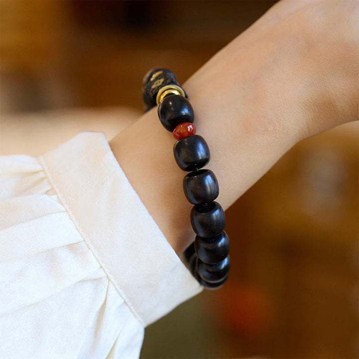 Pulsera de calma grabada en madera de ébano con nubes auspiciosas y Buddha Stones