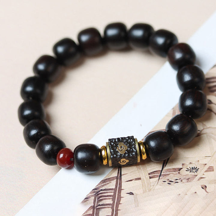 Pulsera de calma grabada en madera de ébano con nubes auspiciosas y Buddha Stones