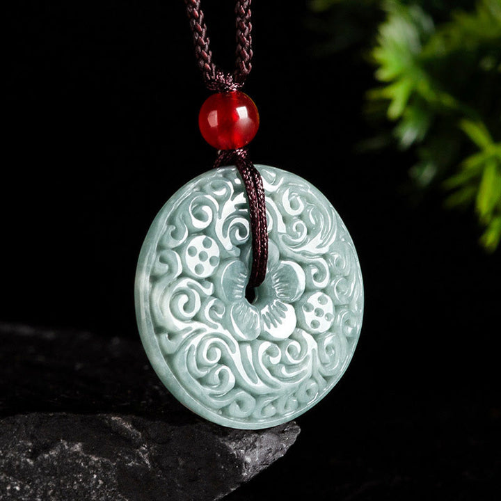 Colgante de collar de abundancia con broche de paz tallado en flor de jade verde de Buddha Stones