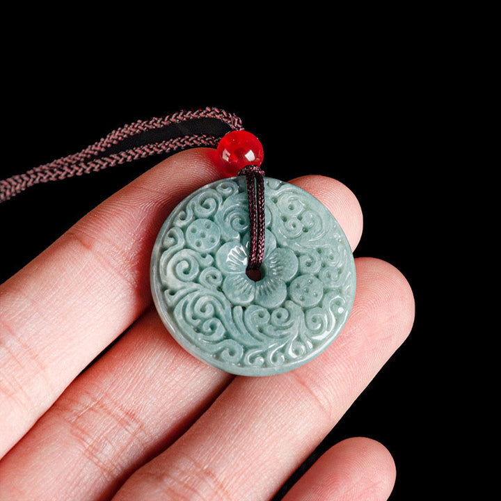 Colgante de collar de abundancia con broche de paz tallado en flor de jade verde de Buddha Stones
