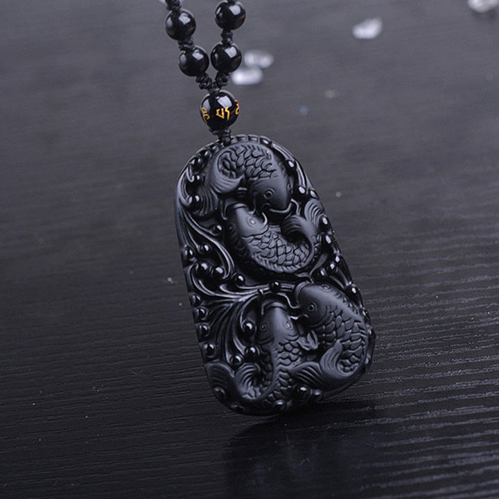 Colgante de collar con cuentas grabadas de fuerza con pez koi en obsidiana negra de Buddha Stones - image 15