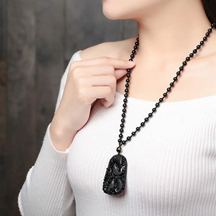 Colgante de collar con cuentas grabadas de fuerza con pez koi en obsidiana negra de Buddha Stones - image 18