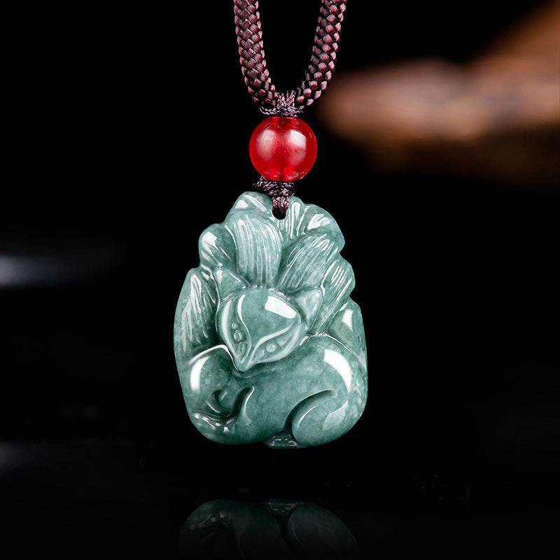 Buddha Stones Collar colgante de jade verde natural con forma de zorro de nueve colas grabado con prosperidad