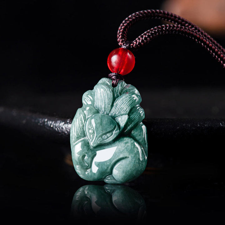 Buddha Stones Collar colgante de jade verde natural con forma de zorro de nueve colas grabado con prosperidad