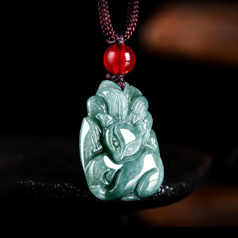 Buddha Stones Collar colgante de jade verde natural con forma de zorro de nueve colas grabado con prosperidad