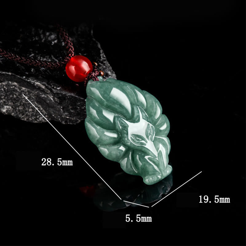 Colgante de la suerte con zorro de nueve colas en jade verde natural de Buddha Stones