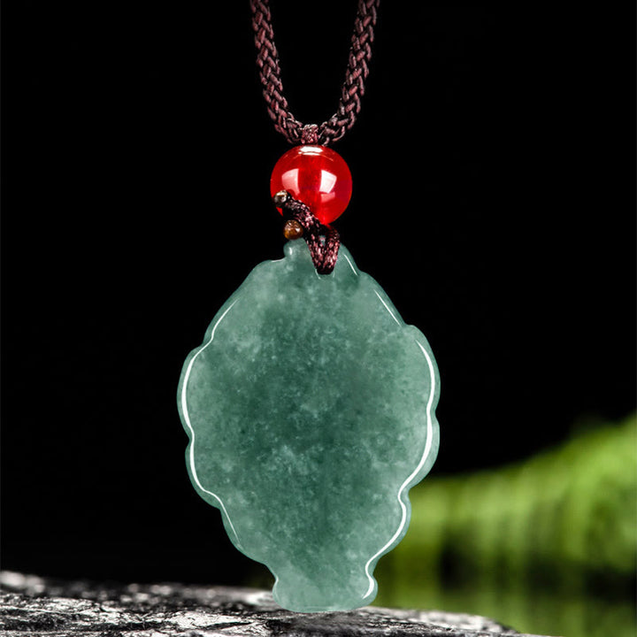 Colgante de la suerte con zorro de nueve colas en jade verde natural de Buddha Stones
