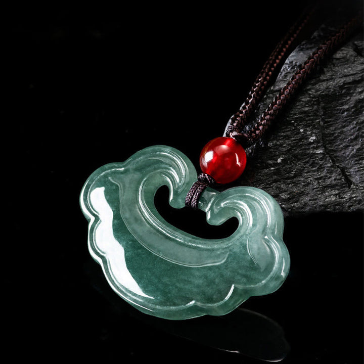 Buddha Stones Collarín chino de jade verde natural con amuleto de suerte