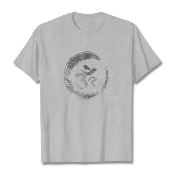 Camiseta con Mantra OM Sánscrito de Buddha Stones - Gris claro - 2XL - image 19