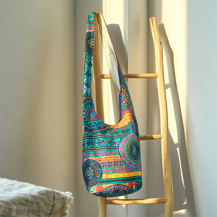 Bolso bandolera de algodón con estampado de flores azules Buddha Stones