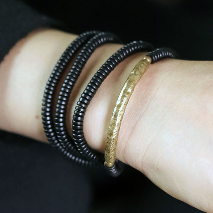 Pulsera multicapa de cuentas de madera de ébano tibetano de Buddha Stones y cobre de la paz