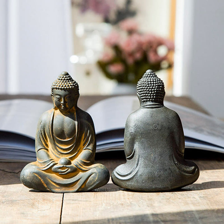 Buddha Stones Estatua de Buda Tibetano Meditando de polvo de hierro y resina fundida con óxido para decoración de serenidad