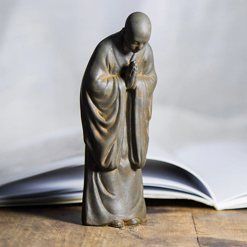 Buddha Stones Estatua de Monje Meditando y Rezando de Resina con Óxido de Polvo de Hierro para Decoración del Hogar