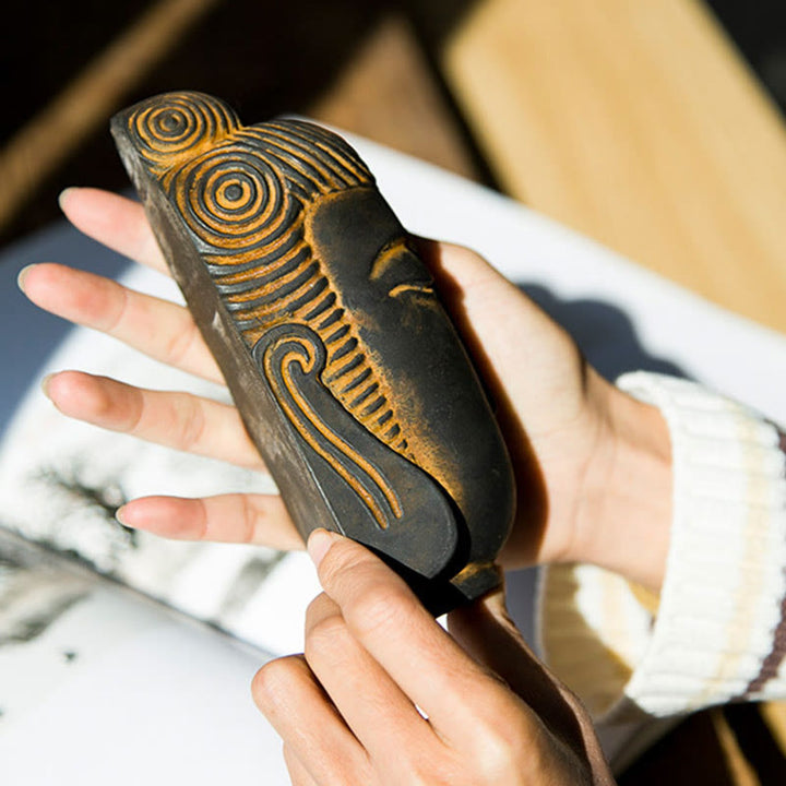 Buddha Stones Estatua de Buda Meditando con Ojos Cerrados de Resina Fundida con Óxido de Polvo de Hierro para Decoración del Hogar