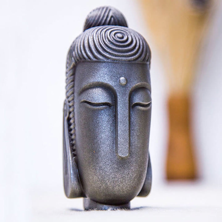 Buddha Stones Estatua de Buda Meditando con Ojos Cerrados de Resina Fundida con Óxido de Polvo de Hierro para Decoración del Hogar