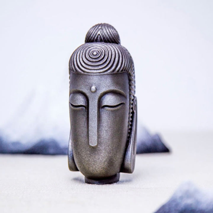 Buddha Stones Estatua de Buda Meditando con Ojos Cerrados de Resina Fundida con Óxido de Polvo de Hierro para Decoración del Hogar