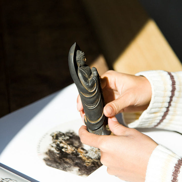 Buddha Stones Estatua de Resina de Polvo de Hierro Oxidado Hecha a Mano de Buda Sakyamuni Namaste