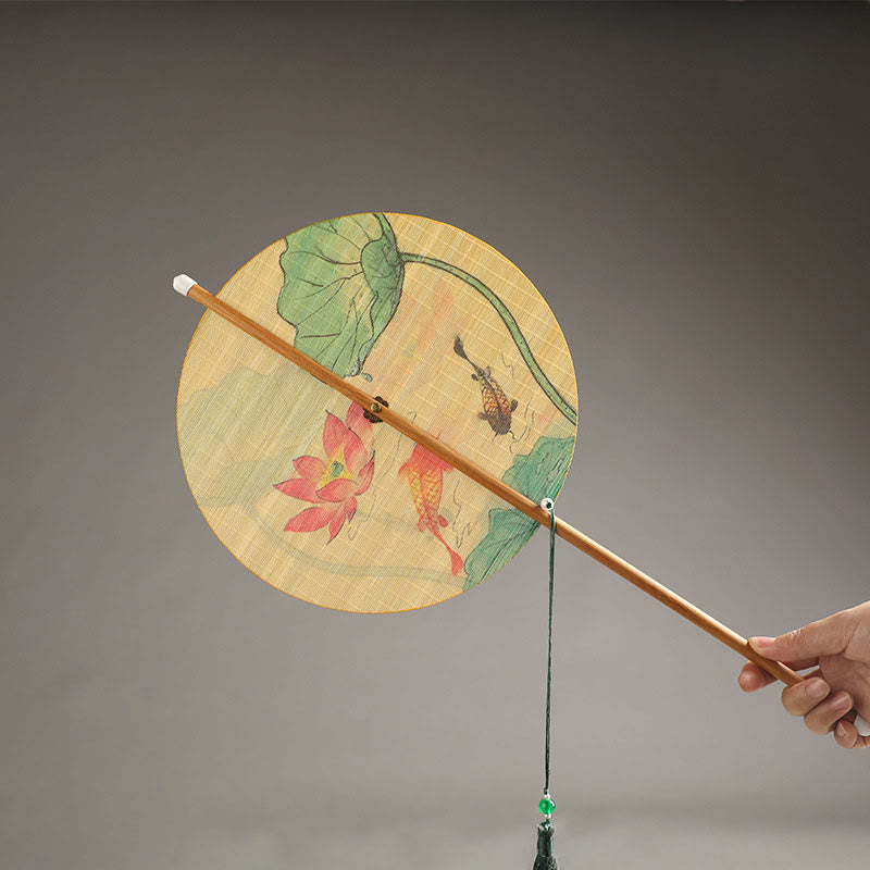 Buddha Stones Hecho a mano Pájaros Flores Caquis Fruta Peces Koi Loto Bambú Abanico portátil con mango largo y enrollable