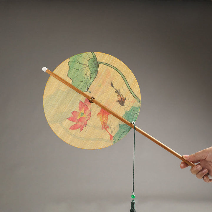 Buddha Stones Hecho a mano Pájaros Flores Caquis Fruta Peces Koi Loto Bambú Abanico portátil con mango largo y enrollable