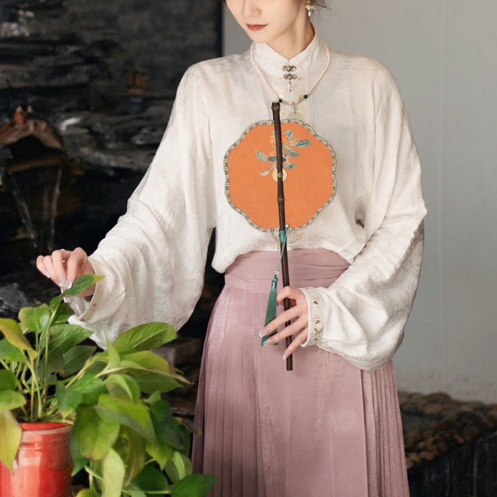 Buddha Stones Abanico portátil rizado hecho a mano con patrón de cereza, hoja de bambú y uvas, mango largo de bambú púrpura