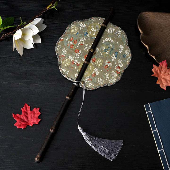 Buddha Stones Flores Hechas a Mano Melocotón Níspero Pájaro Grulla Patrón de Mariposa Mango de Bambú Largo Púrpura Abanico Portátil Enrollable