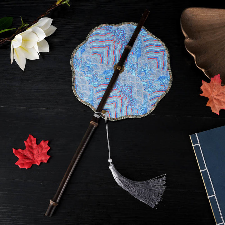 Buddha Stones Flores Hechas a Mano Melocotón Níspero Pájaro Grulla Patrón de Mariposa Mango de Bambú Largo Púrpura Abanico Portátil Enrollable