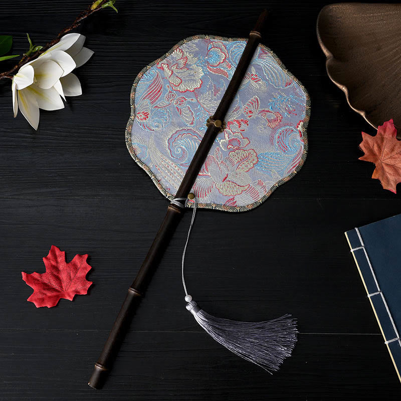 Buddha Stones Flores Hechas a Mano Melocotón Níspero Pájaro Grulla Patrón de Mariposa Mango de Bambú Largo Púrpura Abanico Portátil Enrollable