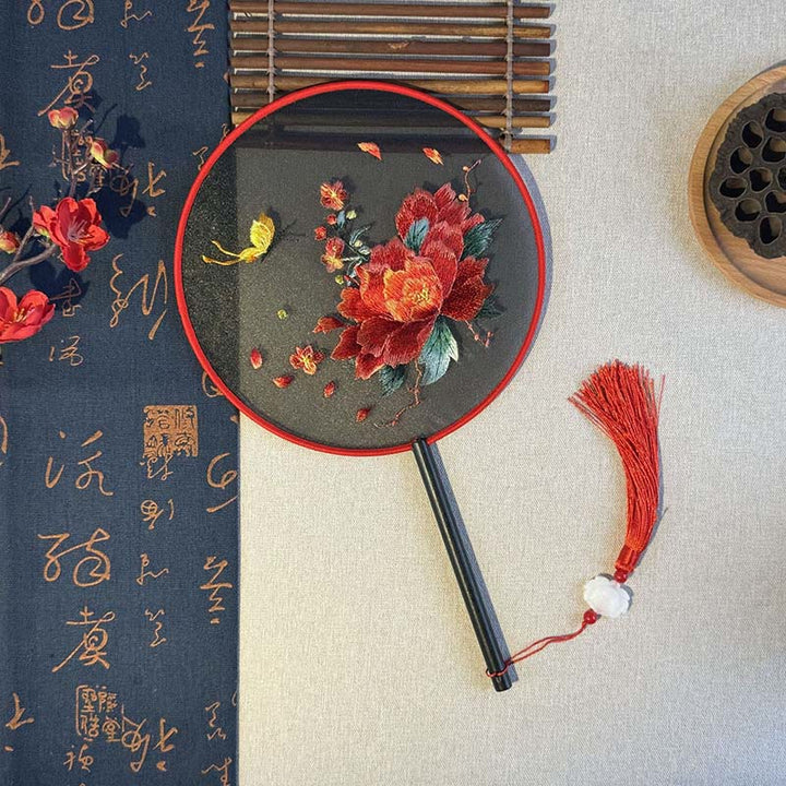 Buddha Stones Flores de Peonía Abanico Bordado de Mano con Mango de Madera