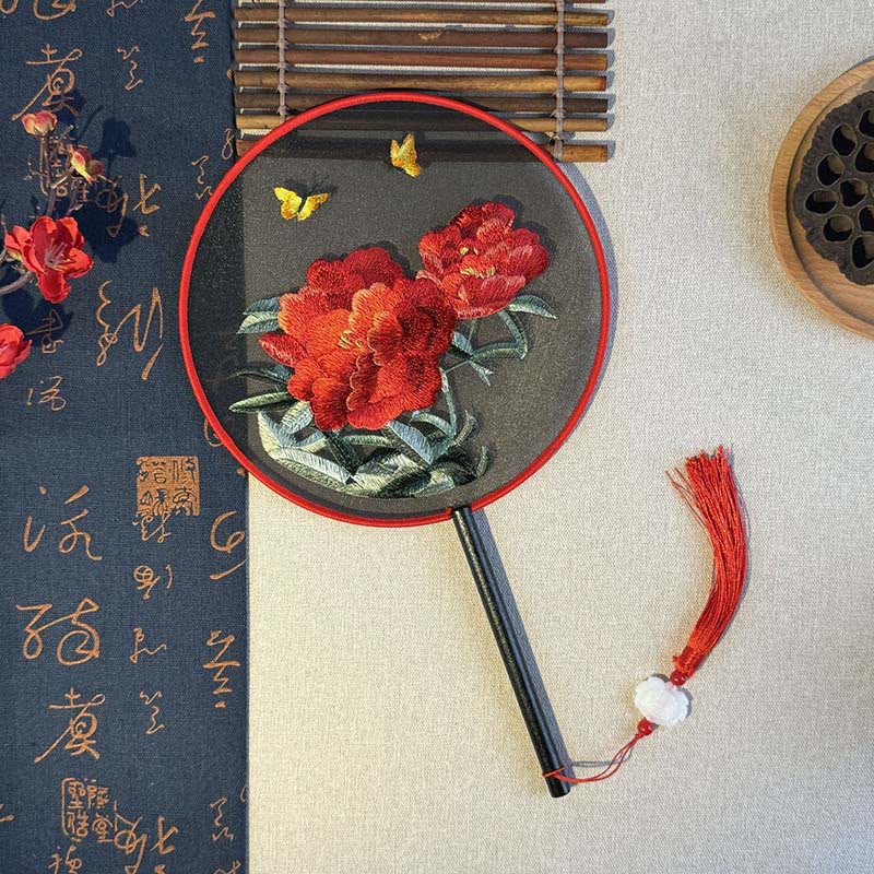 Buddha Stones Flores de Peonía Abanico Bordado de Mano con Mango de Madera
