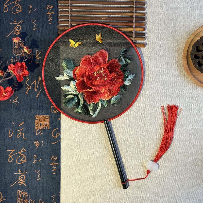 Buddha Stones Flores de Peonía Abanico Bordado de Mano con Mango de Madera