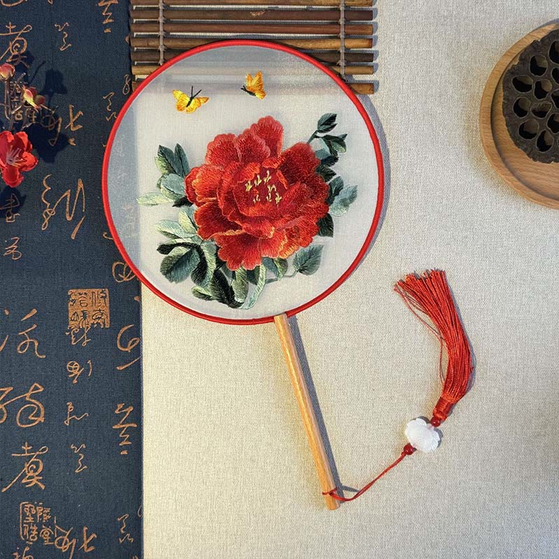 Buddha Stones Flores de Peonía Abanico Bordado de Mano con Mango de Madera