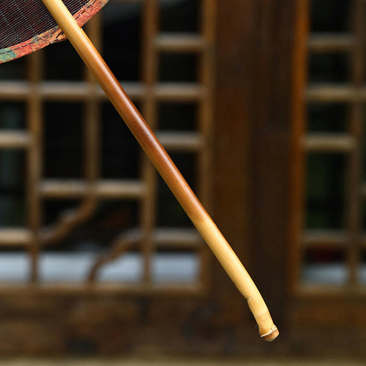 Abanico de Verano Estilo Retro Chino Hecho a Mano Tejido de Bambú Redondo en Forma de Plátano con Mango Largo de Buddha Stones