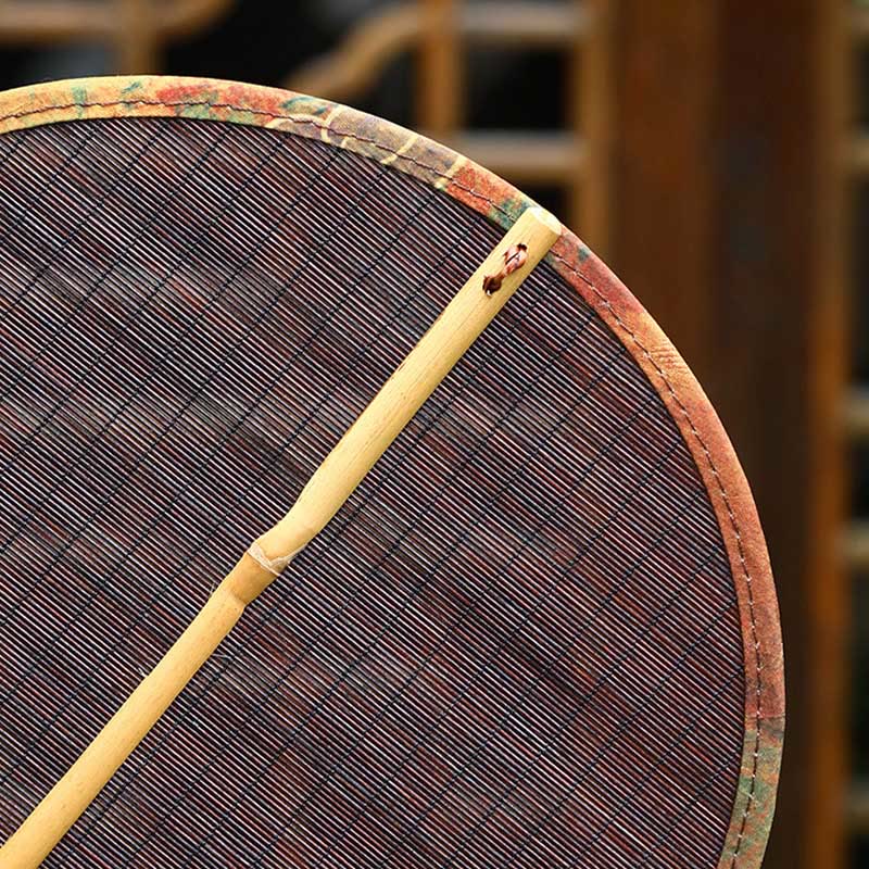 Abanico de Verano Estilo Retro Chino Hecho a Mano Tejido de Bambú Redondo en Forma de Plátano con Mango Largo de Buddha Stones