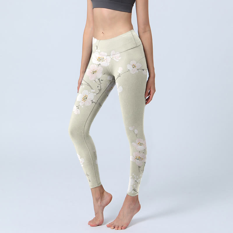 Leggings de yoga para mujer con estampado de flores de ciruelo en beige y piedras de Buddha Stones - Beige - US18,UK/AU22,EU50 (4XL) - image 1