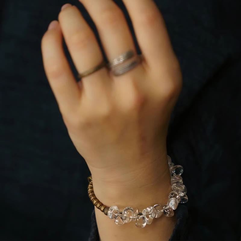 Pulsera de cobre con cristales blancos irregulares y Buddha Stones
