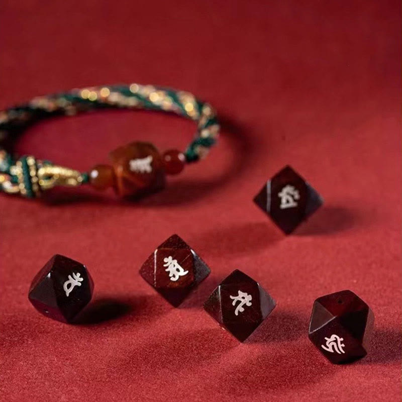 Pulsera de protección con hilo rojo de sándalo rojo y hojas pequeñas de Buda natal con Buddha Stones del zodíaco chino
