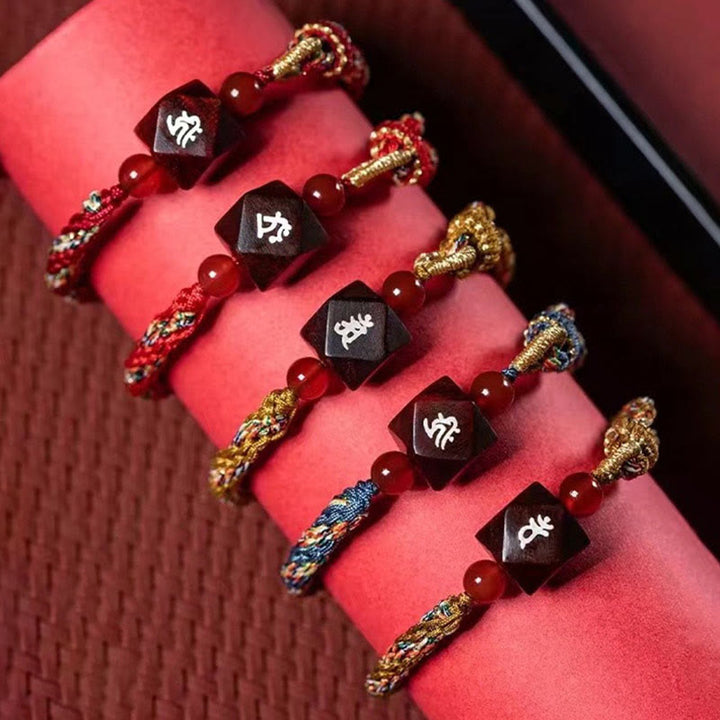 Pulsera de protección con hilo rojo de sándalo rojo y hojas pequeñas de Buda natal con Buddha Stones del zodíaco chino